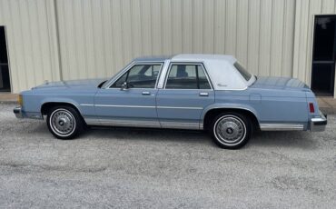 Ford-ltd-crown-victoria-lx-1987-blue-2
