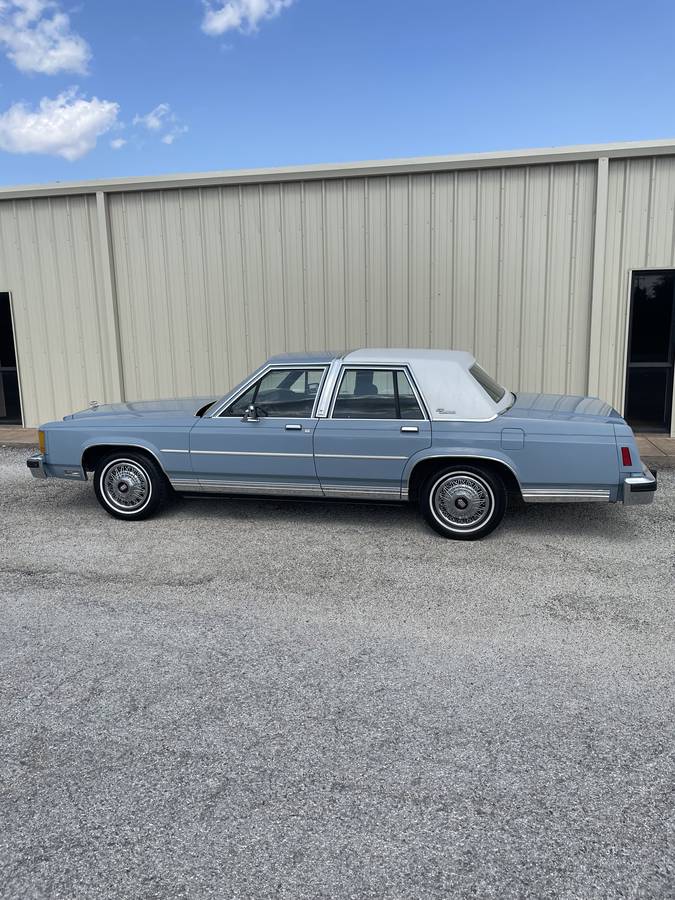 Ford-ltd-crown-victoria-lx-1987-blue-2
