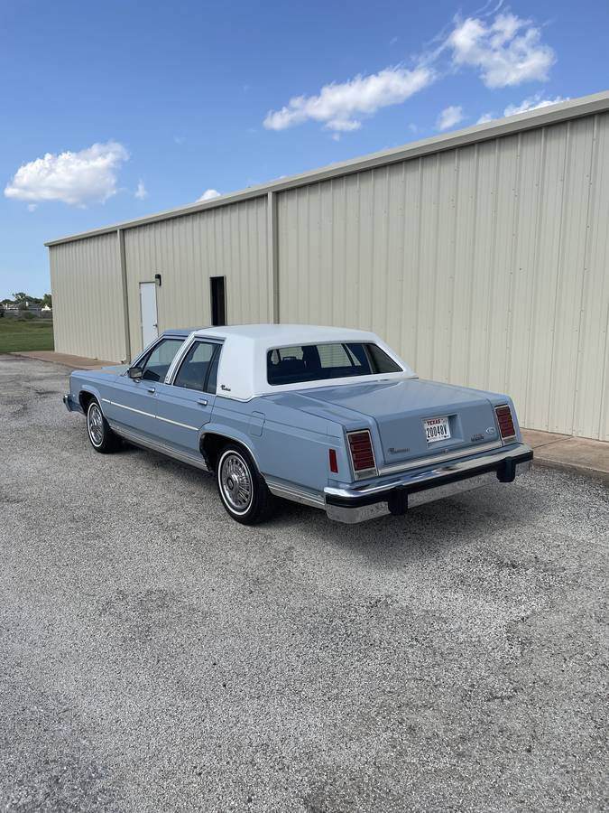 Ford-ltd-crown-victoria-lx-1987-blue-3