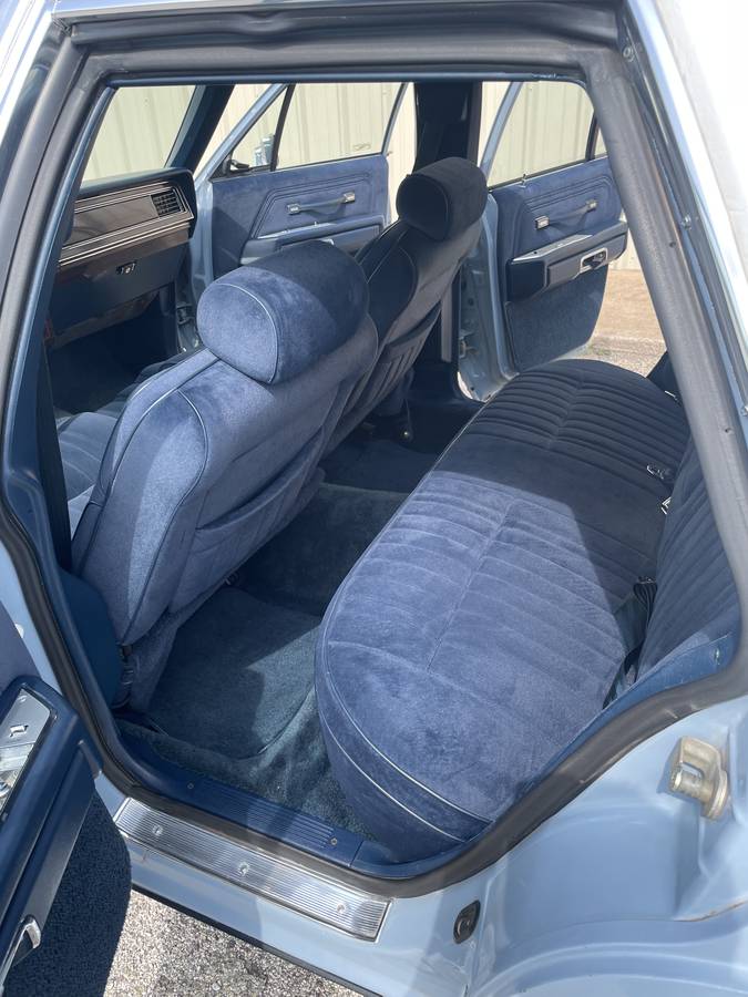 Ford-ltd-crown-victoria-lx-1987-blue-9