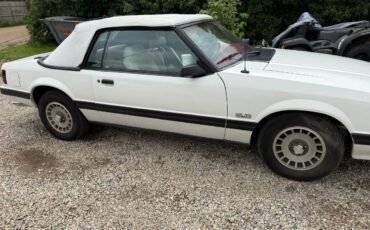 Ford-mustang-1983-white-10