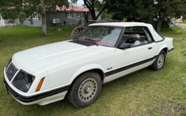 Ford-mustang-1983-white-2