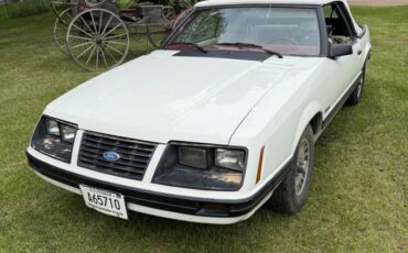Ford-mustang-1983-white-3