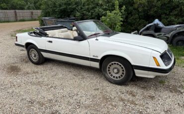 Ford-mustang-1983-white