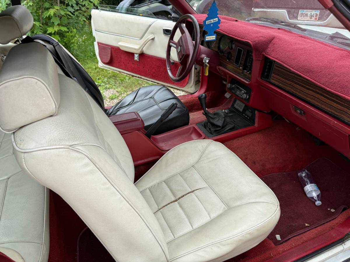 Ford-mustang-1983-white-7