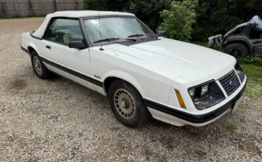 Ford-mustang-1983-white-9