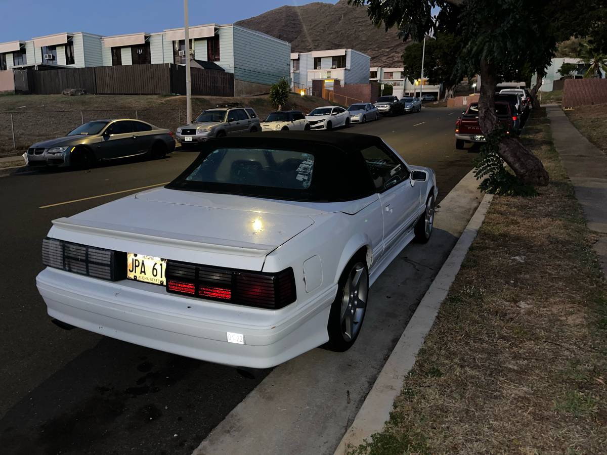 Ford-mustang-1988-white-1