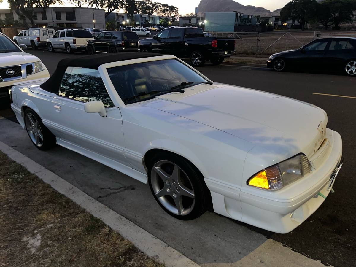 Ford-mustang-1988-white