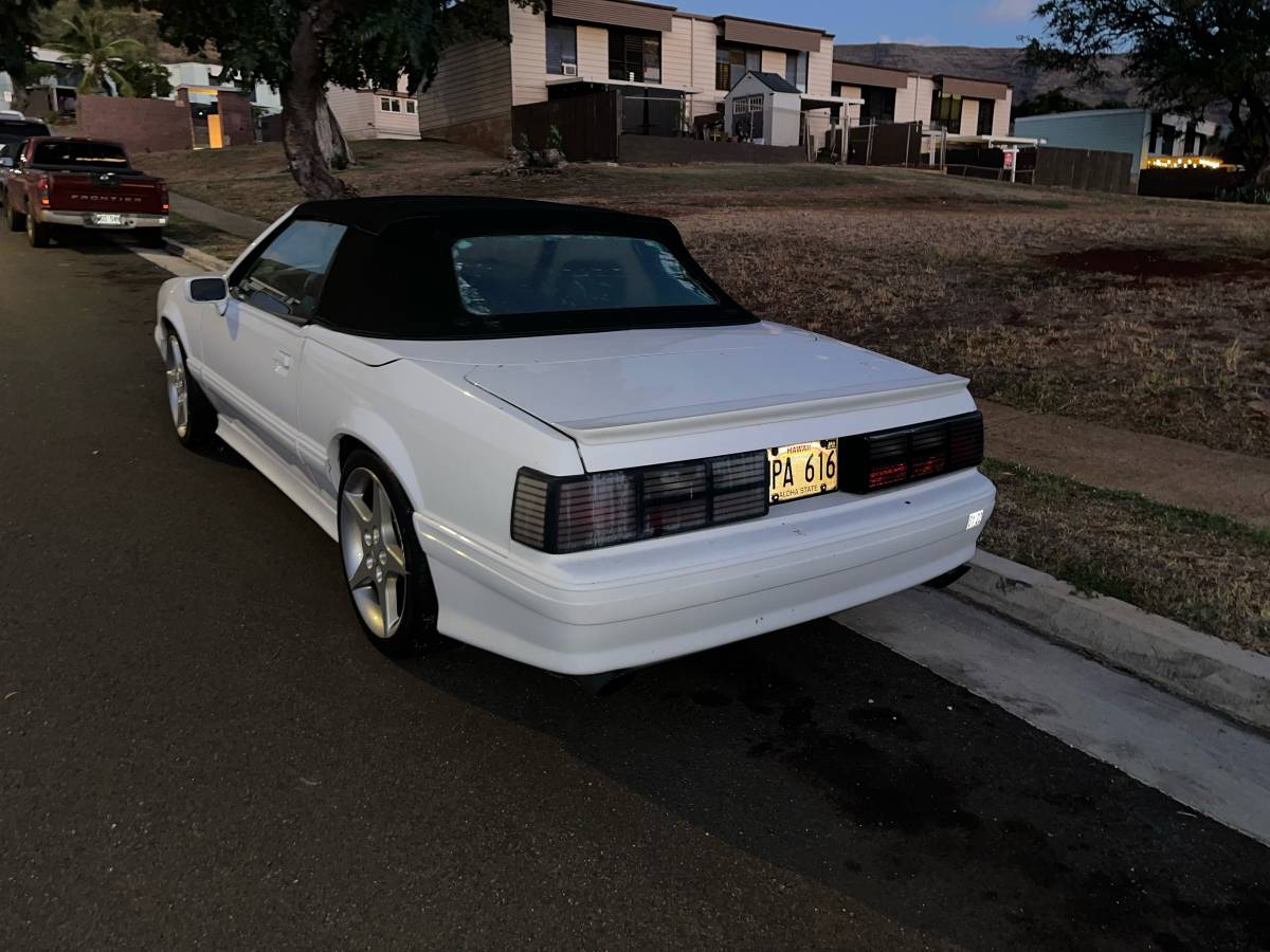 Ford-mustang-1988-white-2