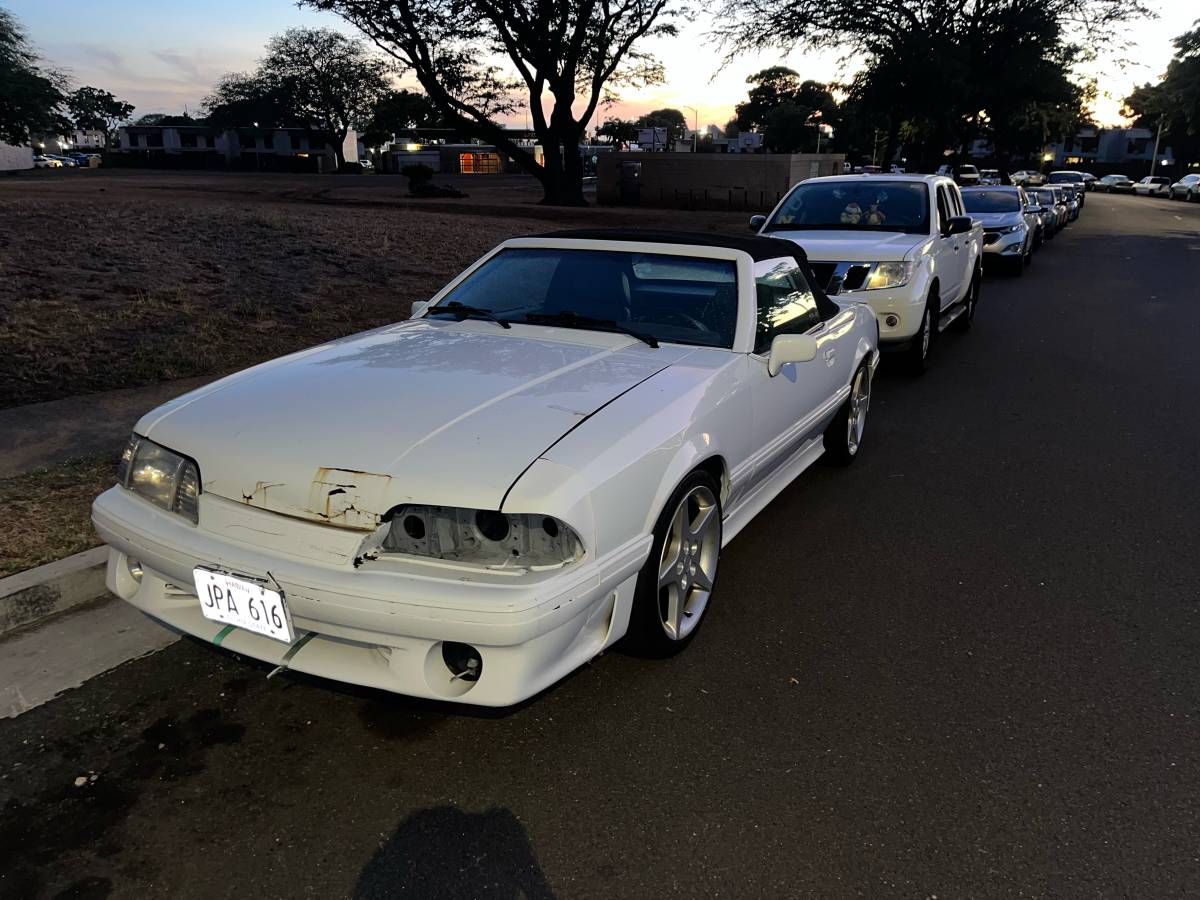 Ford-mustang-1988-white-3