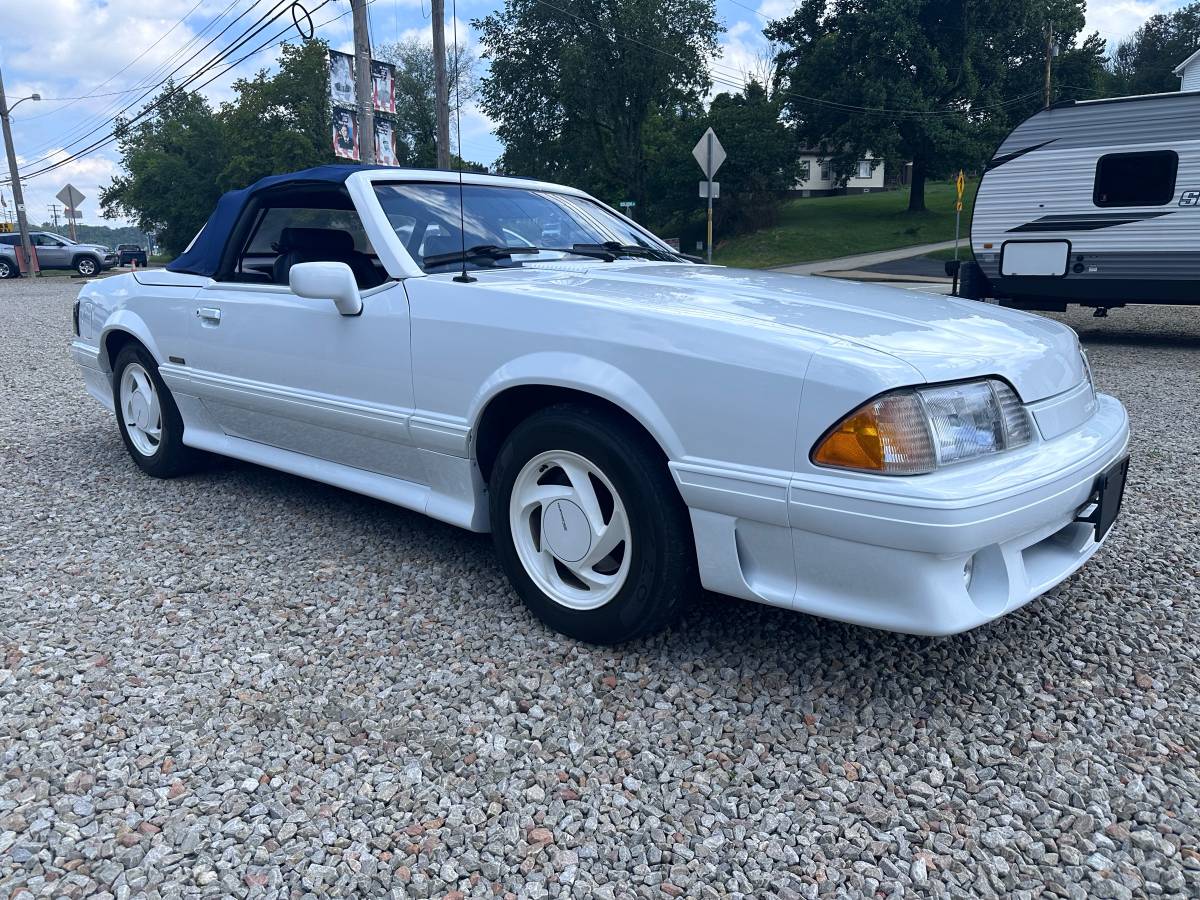 Ford-mustang-convertible-1989-white-2