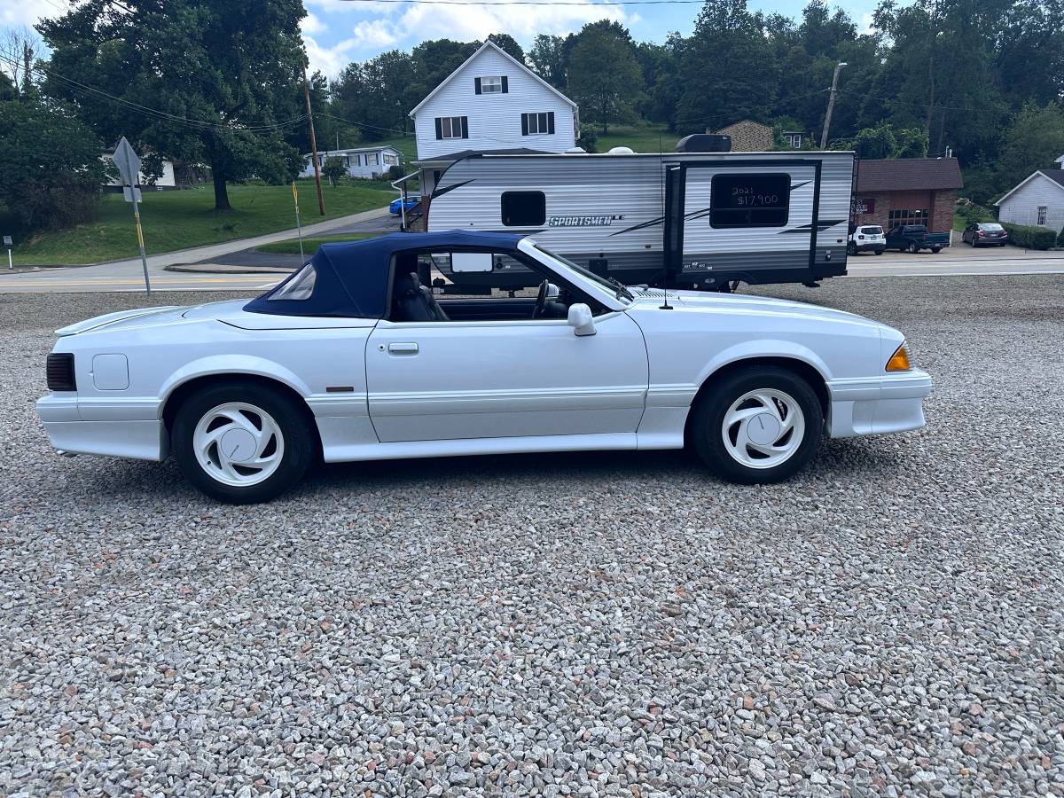Ford-mustang-convertible-1989-white-3