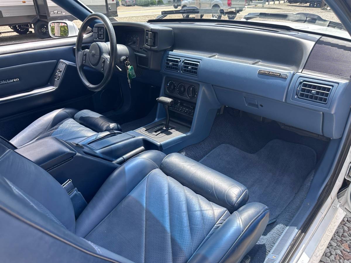 Ford-mustang-convertible-1989-white-9