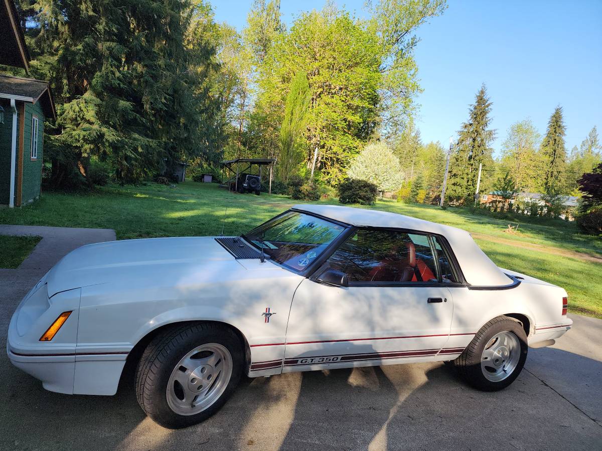 Ford-mustang-glx-1984-white-2