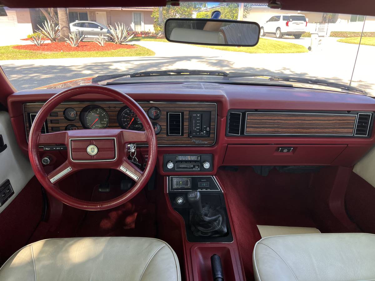 Ford-mustang-gt-1983-13