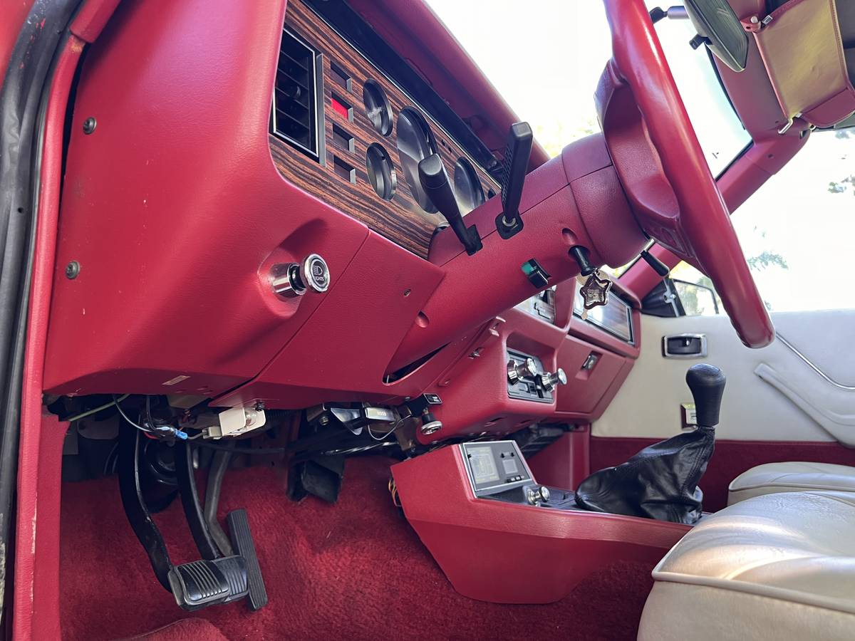 Ford-mustang-gt-1983-15