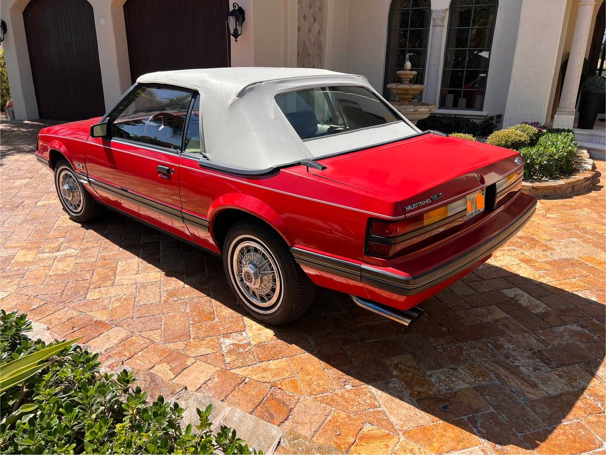 Ford-mustang-gt-1983-2
