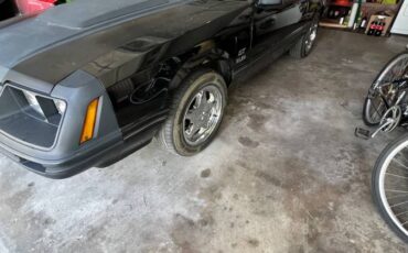 Ford-mustang-gt-1983