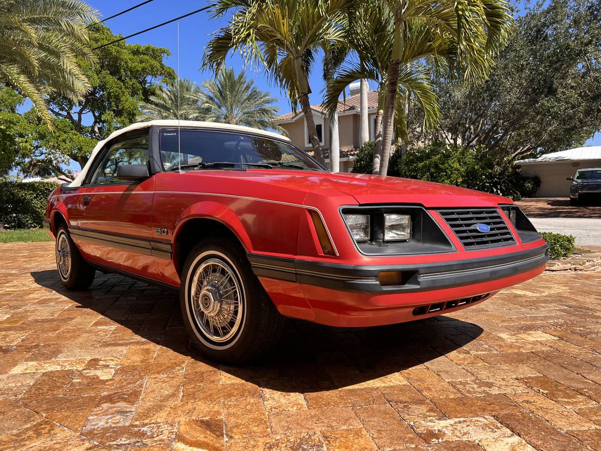 Ford-mustang-gt-1983-3