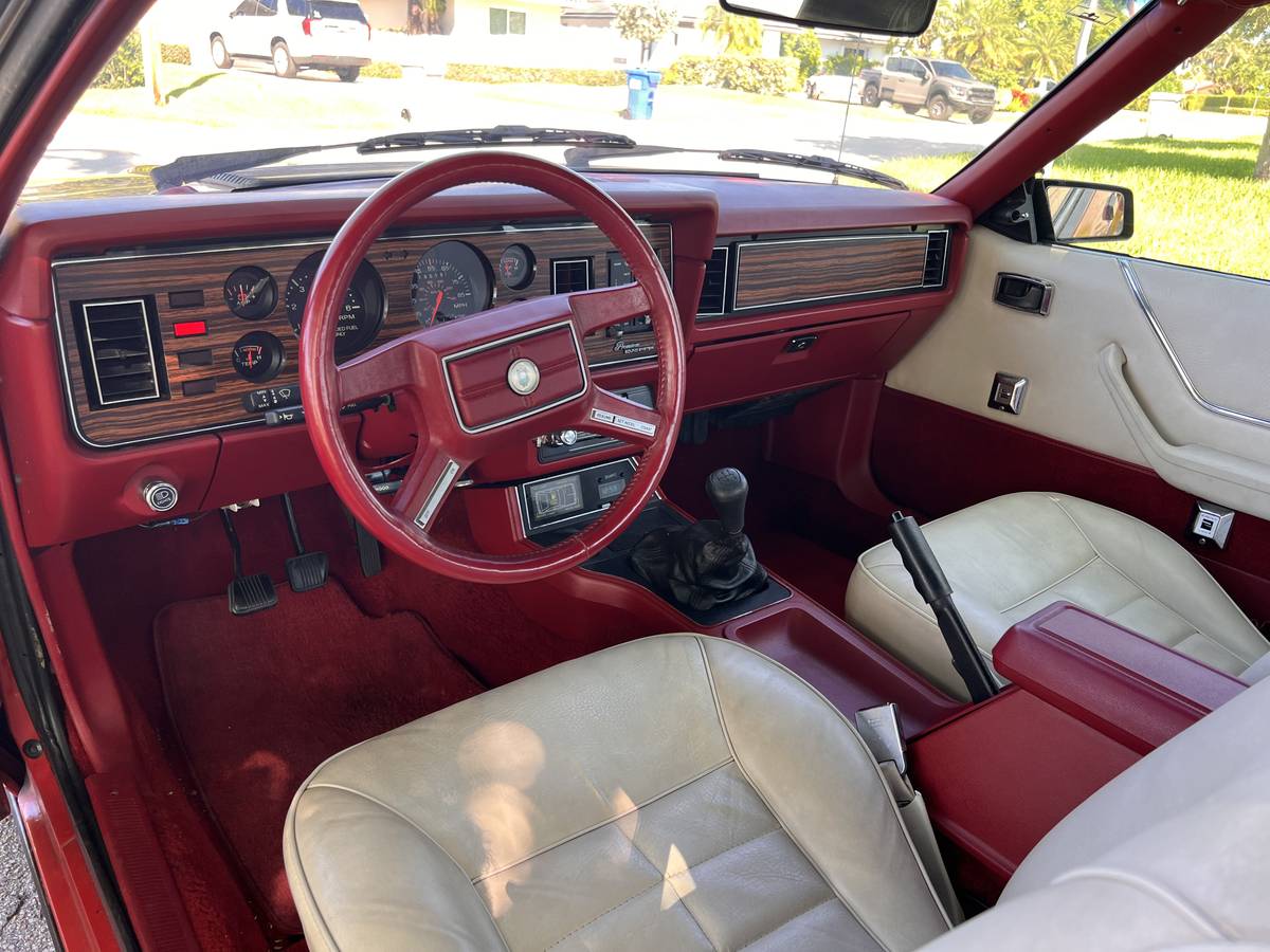 Ford-mustang-gt-1983-8