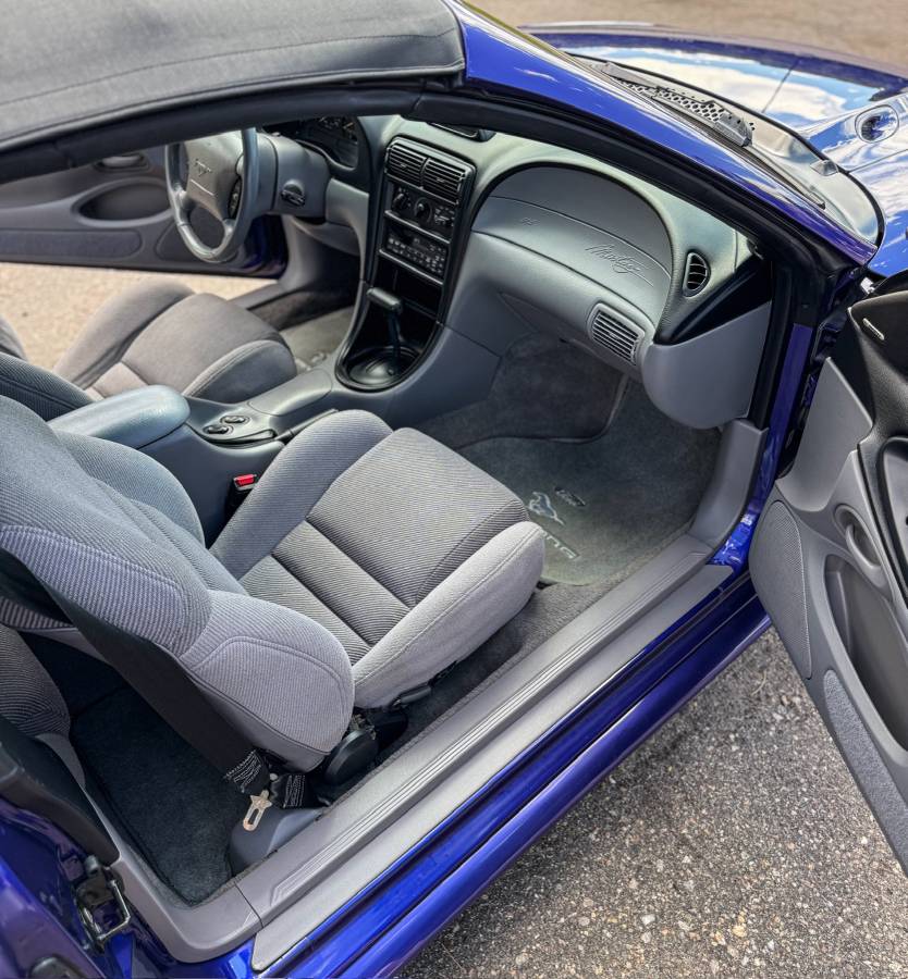 Ford-mustang-gt-convertible-1995-blue-12
