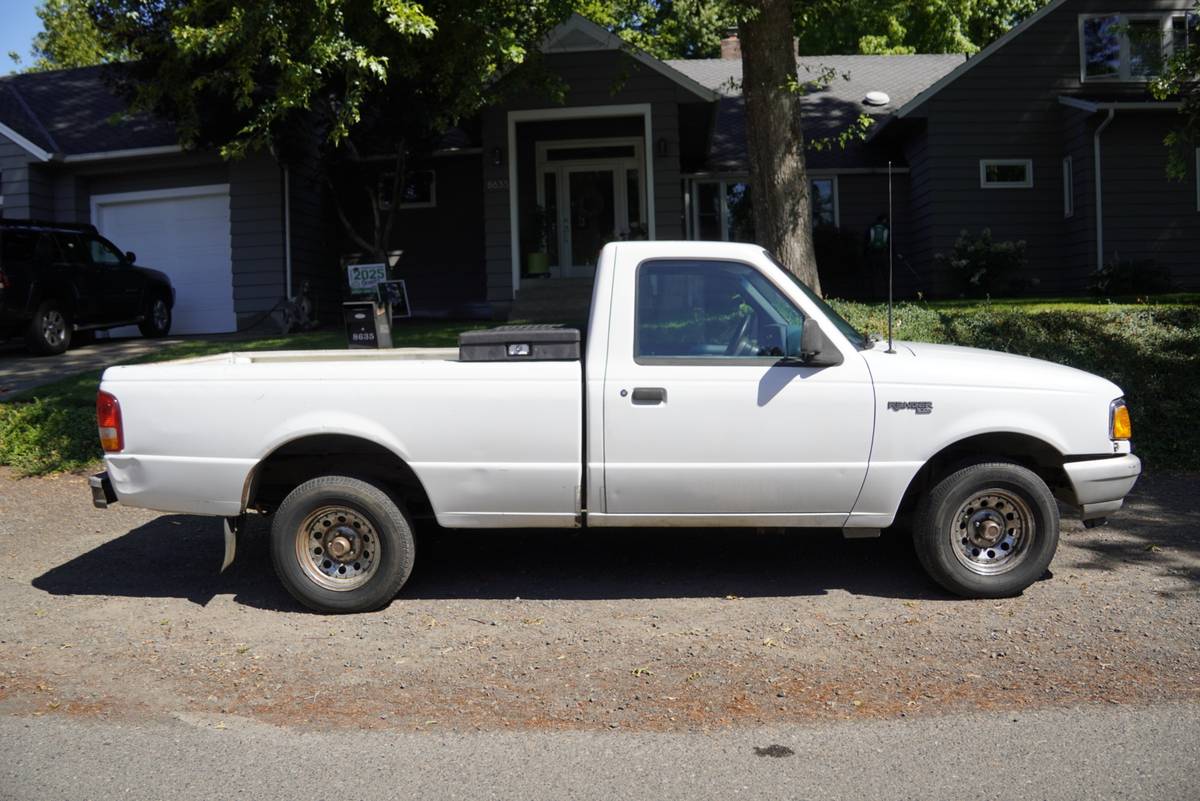 Ford-ranger-xl-1993-white-10