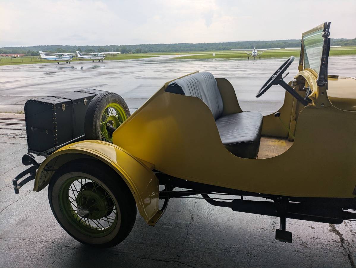 Ford-roadster-1931-yellow-4