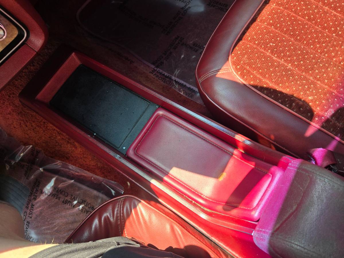 Ford-thunderbird-coupe-1977-red-23