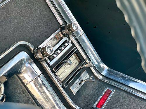 Ford-thunderbird-old-1966-black-13