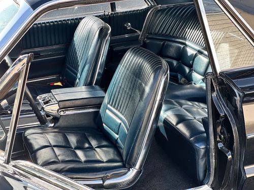 Ford-thunderbird-old-1966-black-2