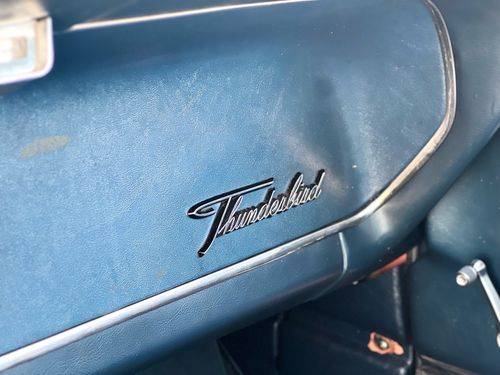 Ford-thunderbird-old-1966-black-4