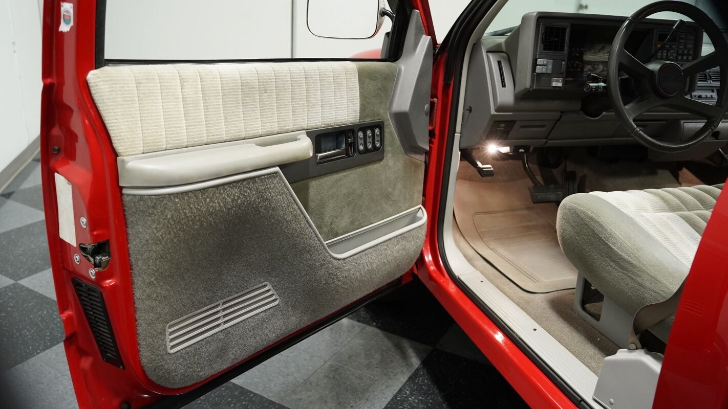 GMC-Sierra-1500-1993-Pickup-Truck-28