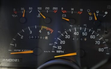 GMC-Sierra-1500-1993-Pickup-Truck-32