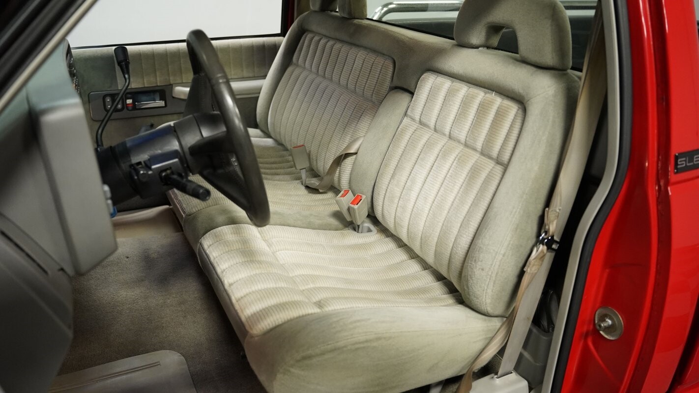 GMC-Sierra-1500-1993-Pickup-Truck-34