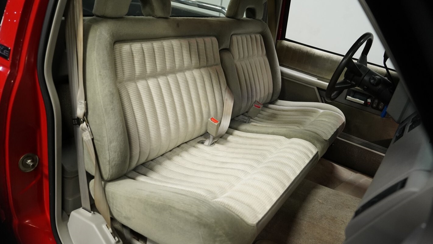 GMC-Sierra-1500-1993-Pickup-Truck-35