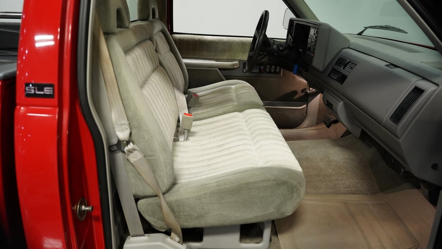GMC-Sierra-1500-1993-Pickup-Truck-36