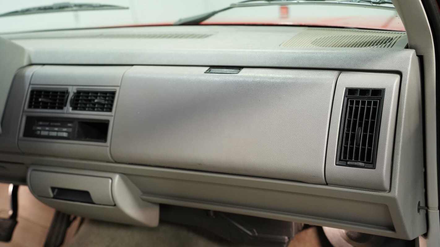 GMC-Sierra-1500-1993-Pickup-Truck-38
