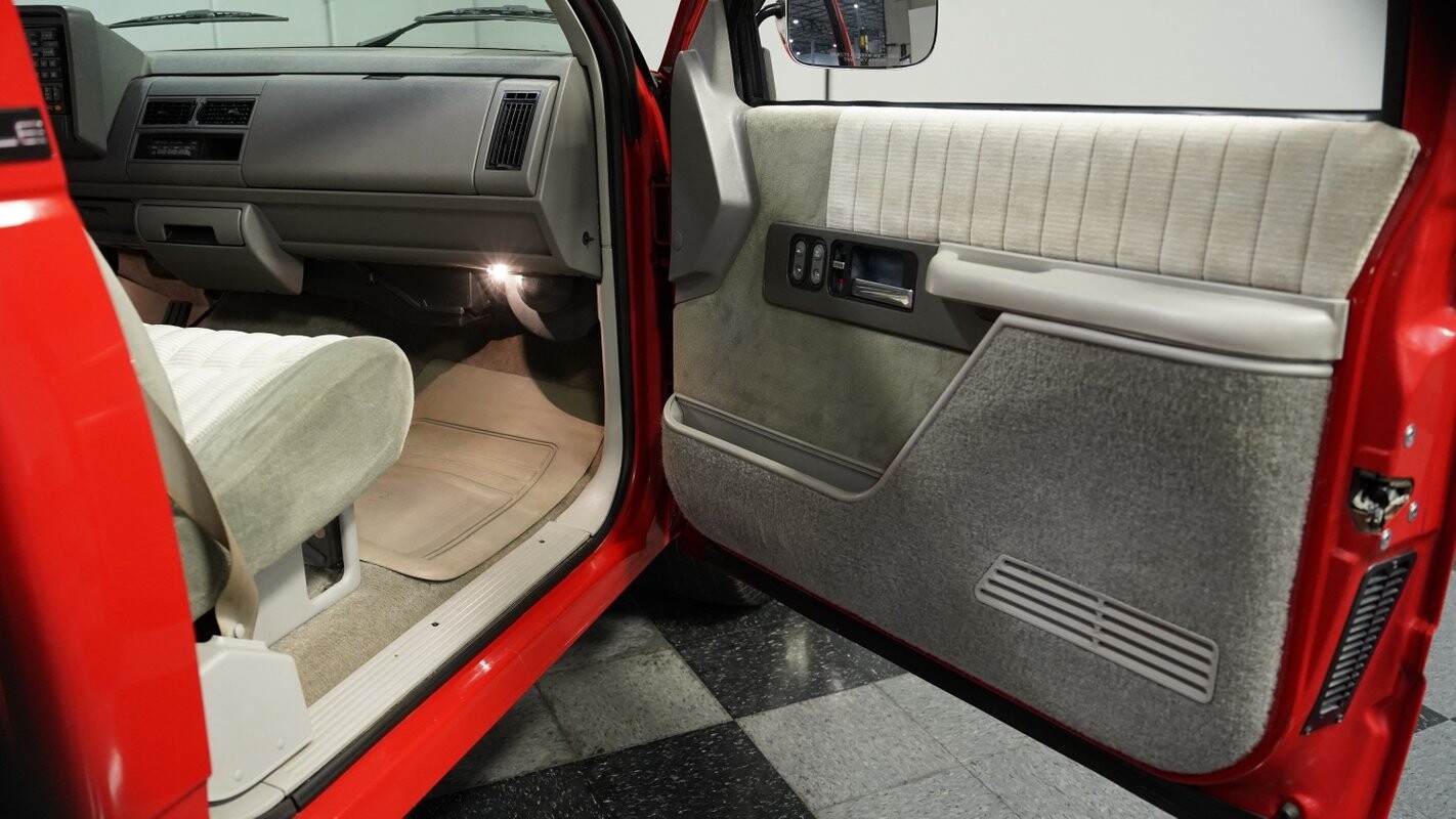 GMC-Sierra-1500-1993-Pickup-Truck-39