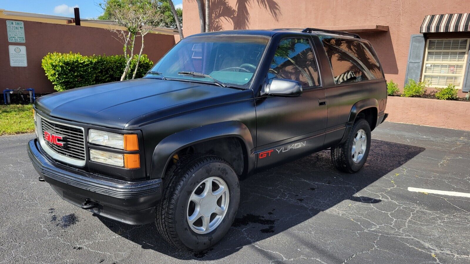 GMC-Yukon-1994-SUV