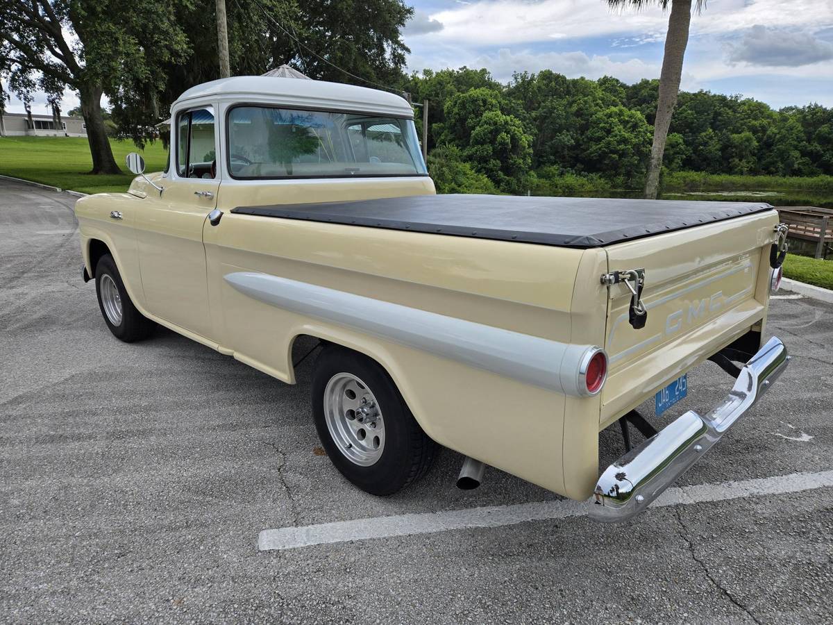 Gmc-100-fleetside-big-back-window-1959-17