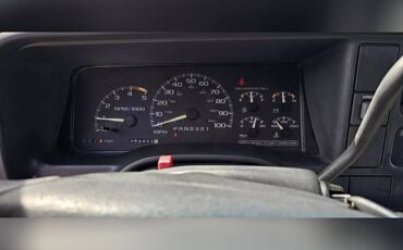 Gmc-1500-club-coupe-1995-white-10