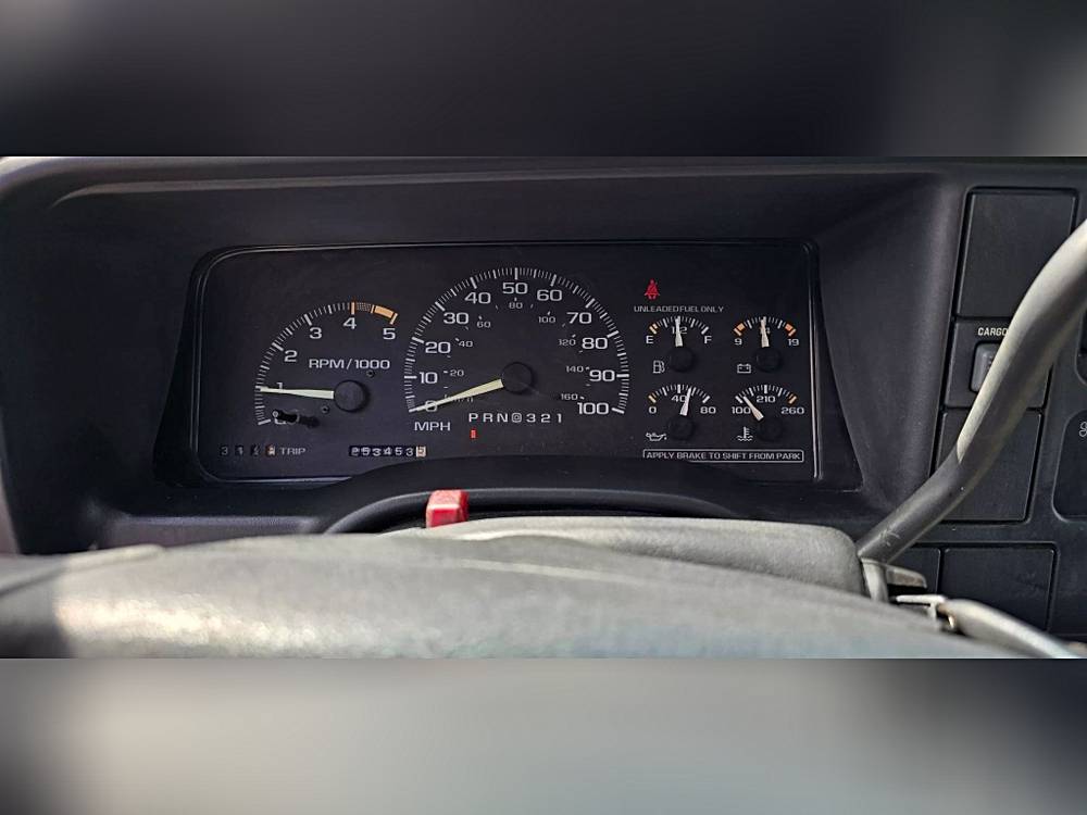 Gmc-1500-club-coupe-1995-white-10