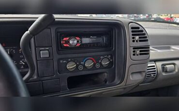 Gmc-1500-club-coupe-1995-white-11