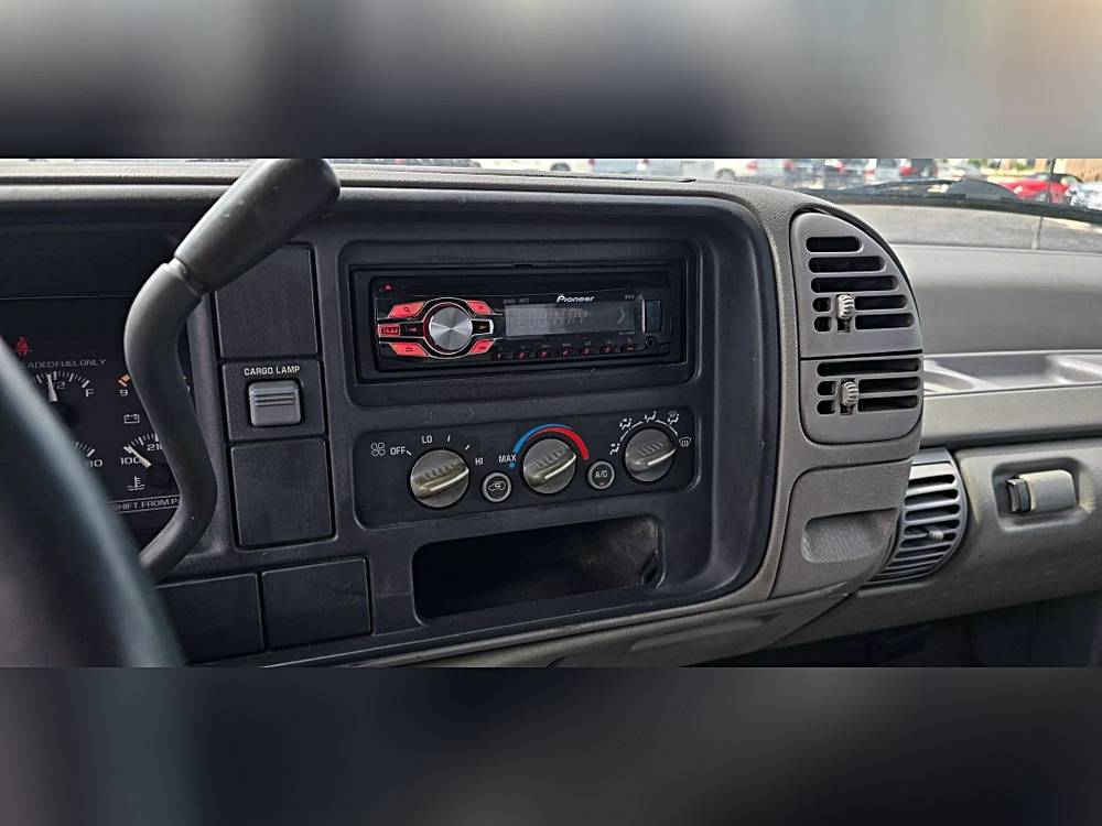 Gmc-1500-club-coupe-1995-white-11