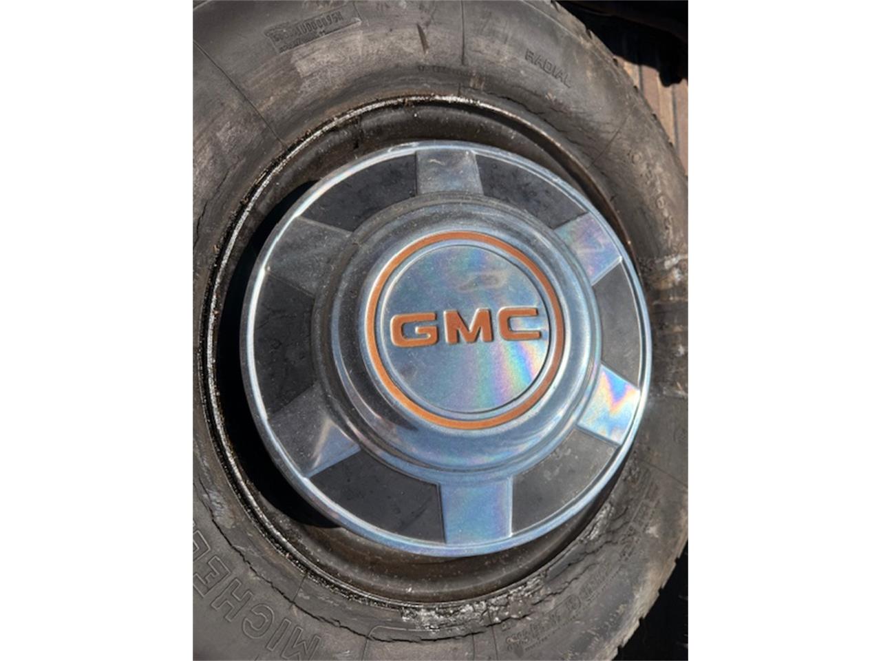 Gmc-3500-1980-2-Tone-Red-17