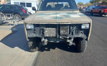 Gmc-3500-1982-Tan-Silver-and-black-1