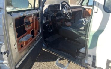 Gmc-3500-1982-Tan-Silver-and-black-4