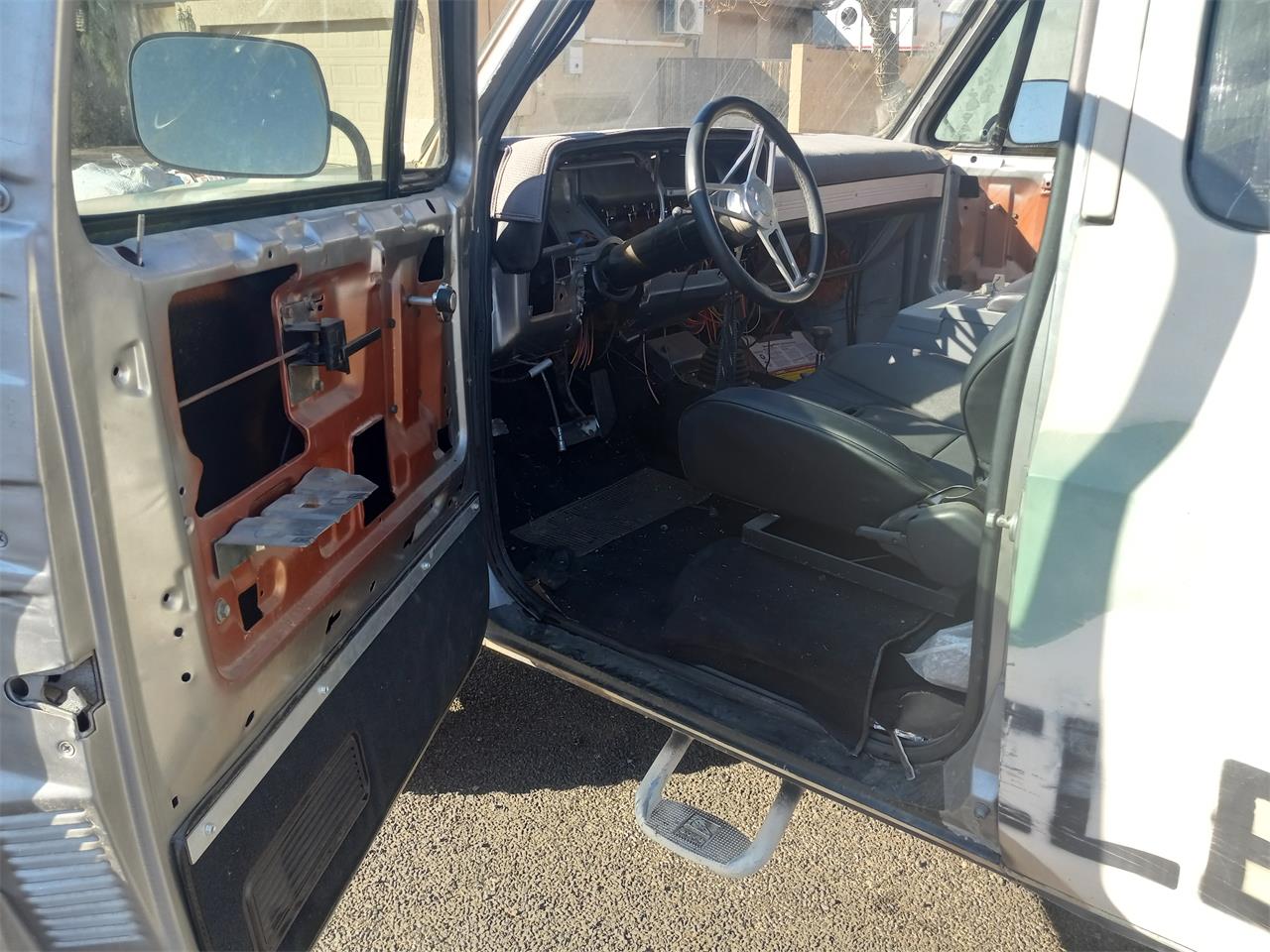 Gmc-3500-1982-Tan-Silver-and-black-4