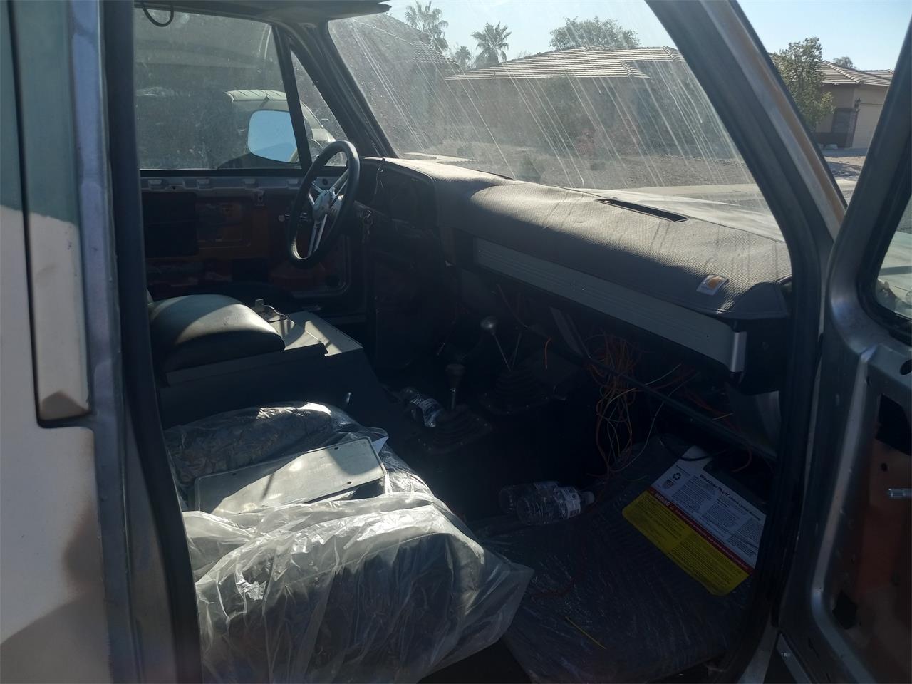 Gmc-3500-1982-Tan-Silver-and-black-5