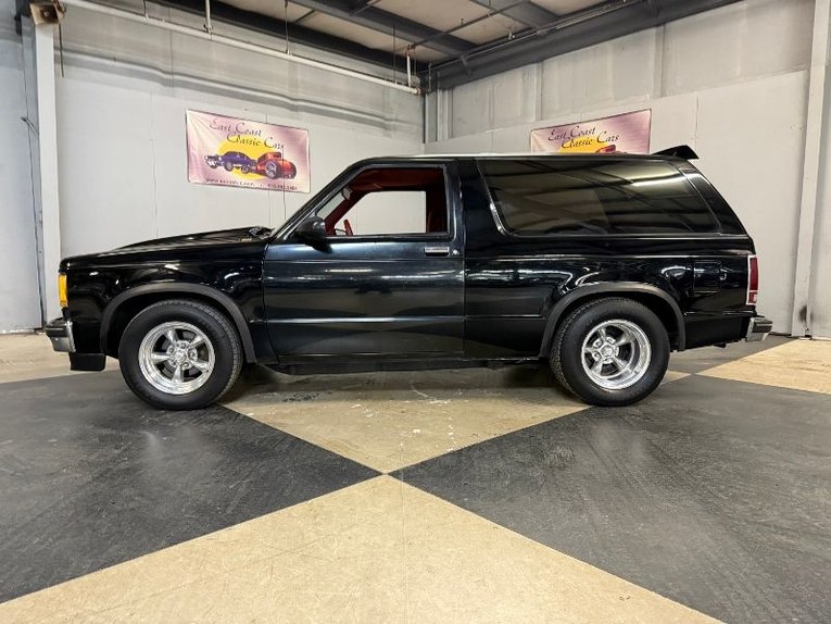 Gmc-Jimmy-1984-Black-Red-1